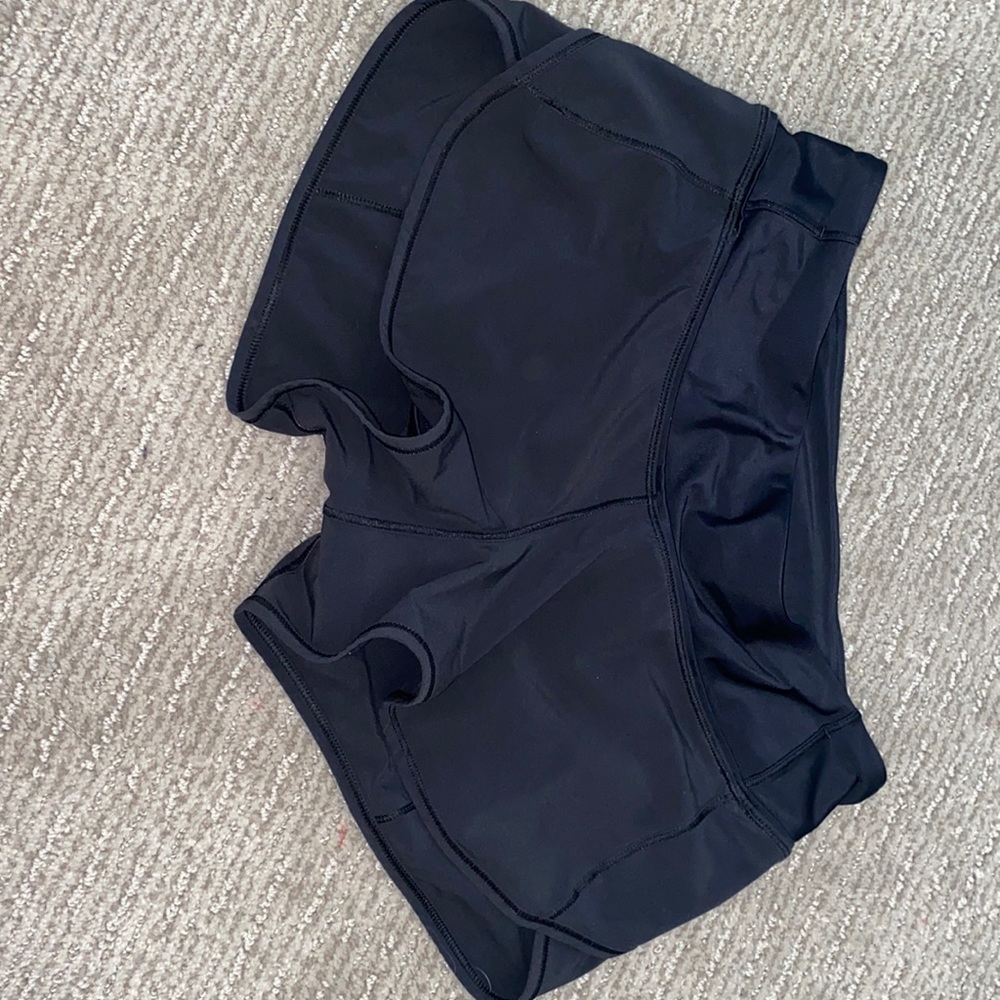 black lululemon running shorts